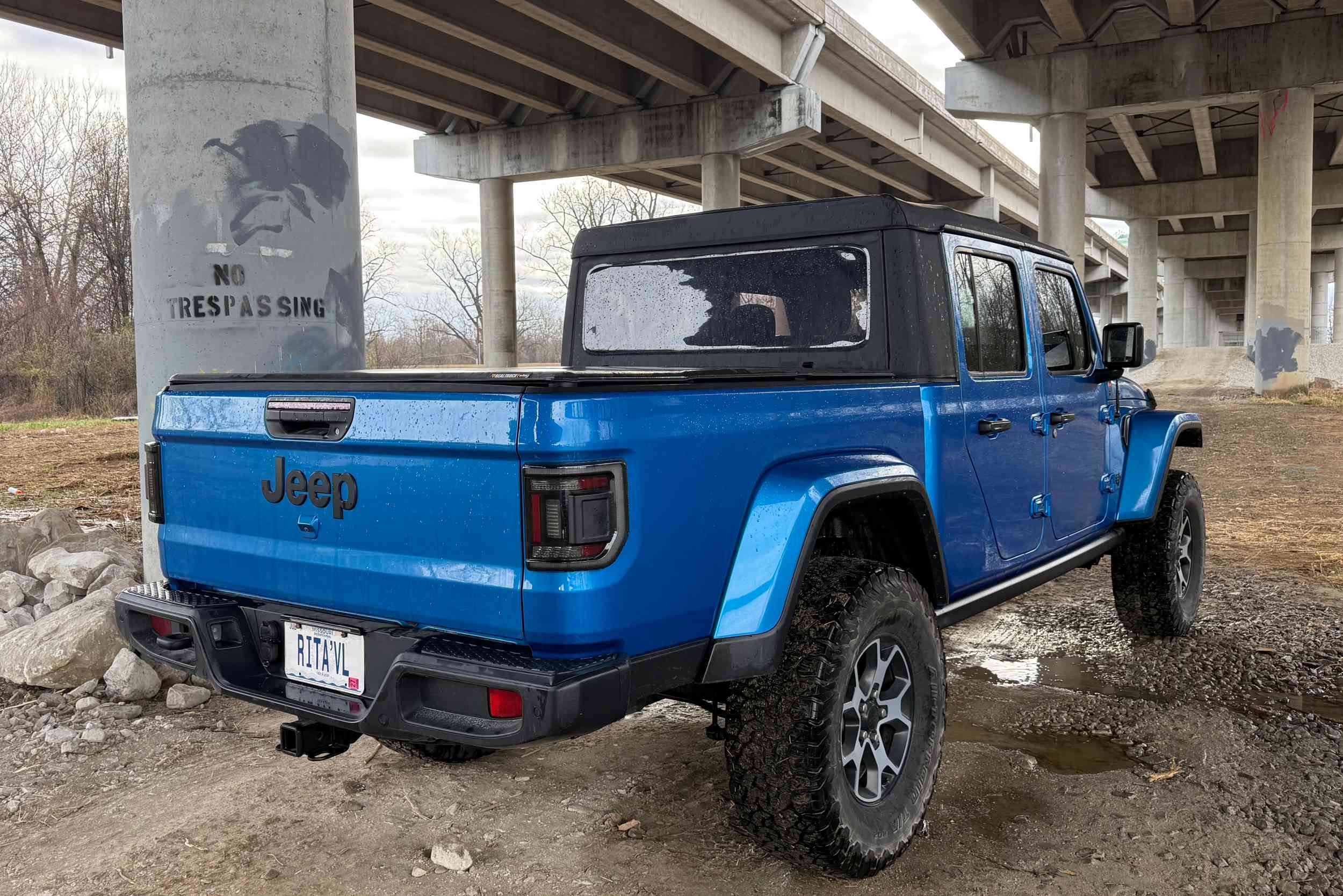 ジープ　グラディエーター　Jeep Gladiator JT 　スモークテール LF748 | Jeep Gladiator JT Low Profile XB Smoked LED Tail Lights